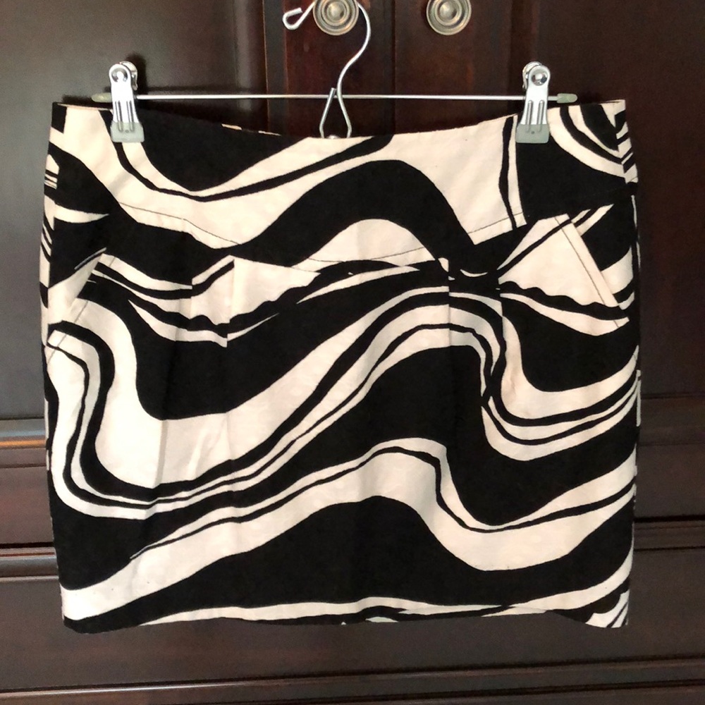 Trina Turk Black & White Short Skirt - LIKE NEW!